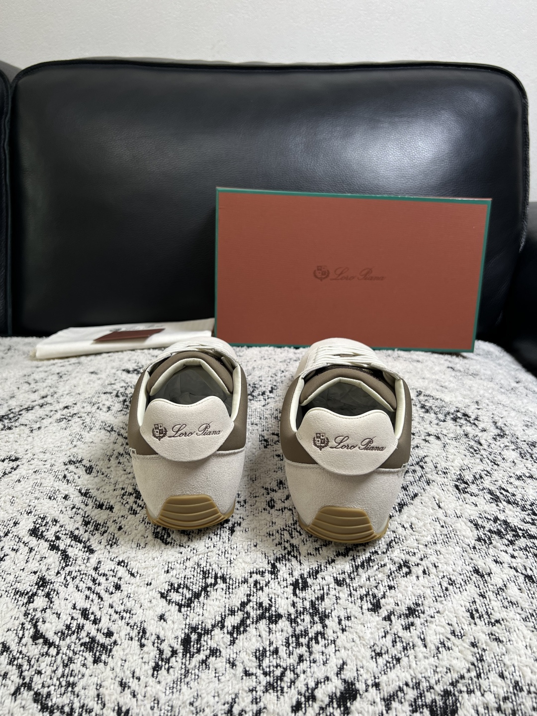 Loro piana  高品质  顶级工艺品  诺悠翩雅  新品专柜同步原厂配置，鞋面意大利进口牛皮面料，高品质拼接工艺