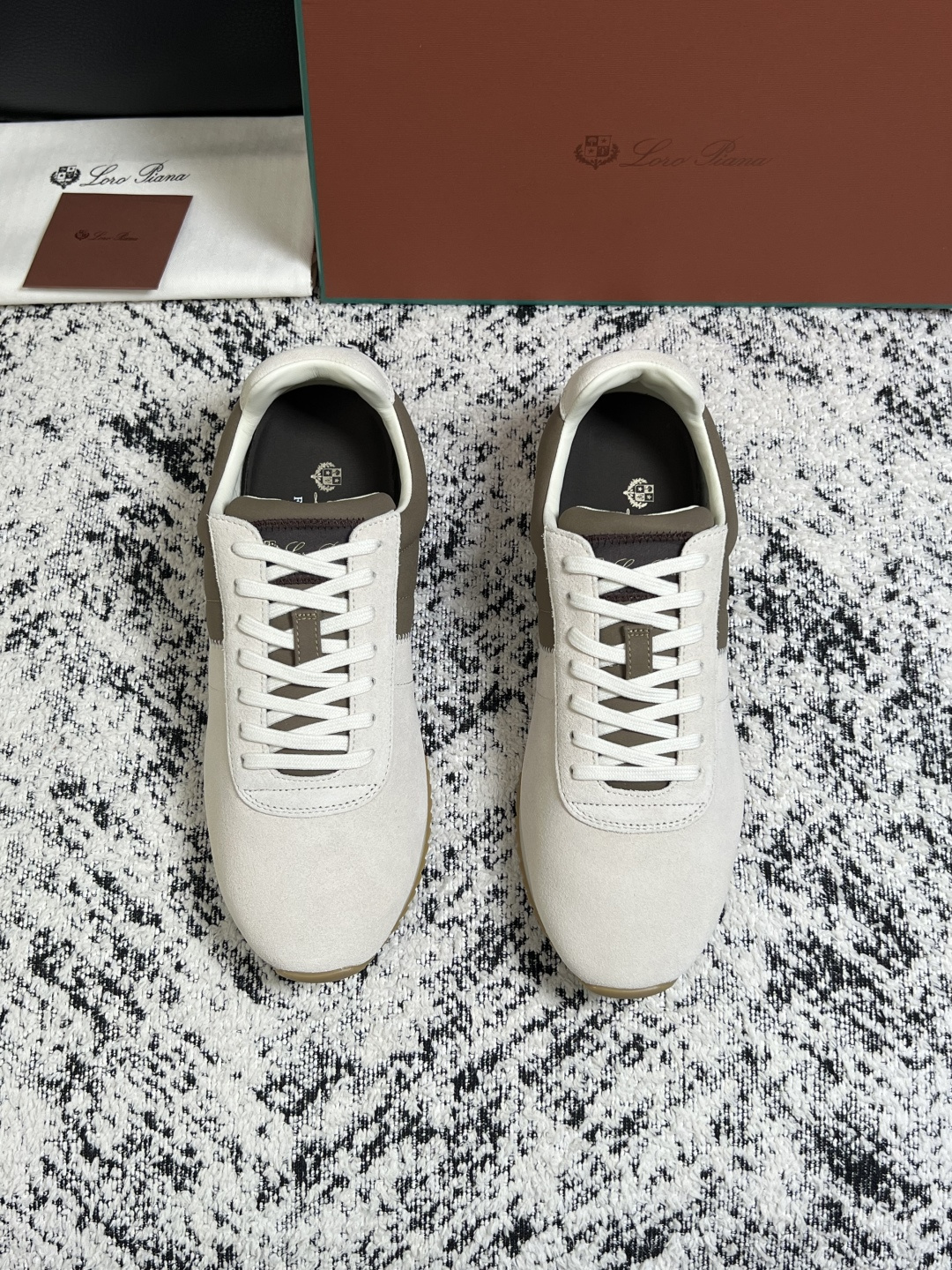 Loro piana  高品质  顶级工艺品  诺悠翩雅  新品专柜同步原厂配置，鞋面意大利进口牛皮面料，高品质拼接工艺