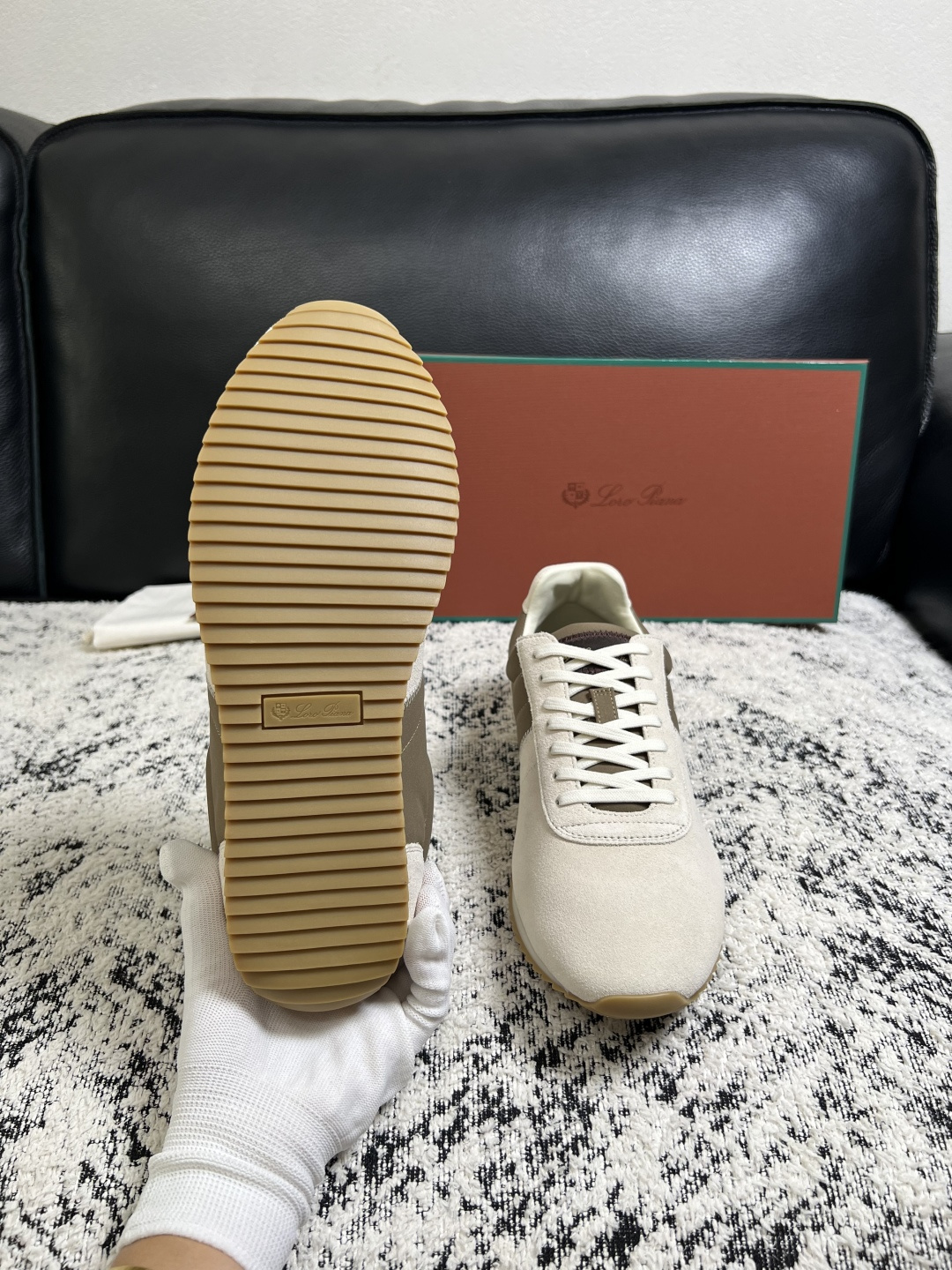 Loro piana  高品质  顶级工艺品  诺悠翩雅  新品专柜同步原厂配置，鞋面意大利进口牛皮面料，高品质拼接工艺