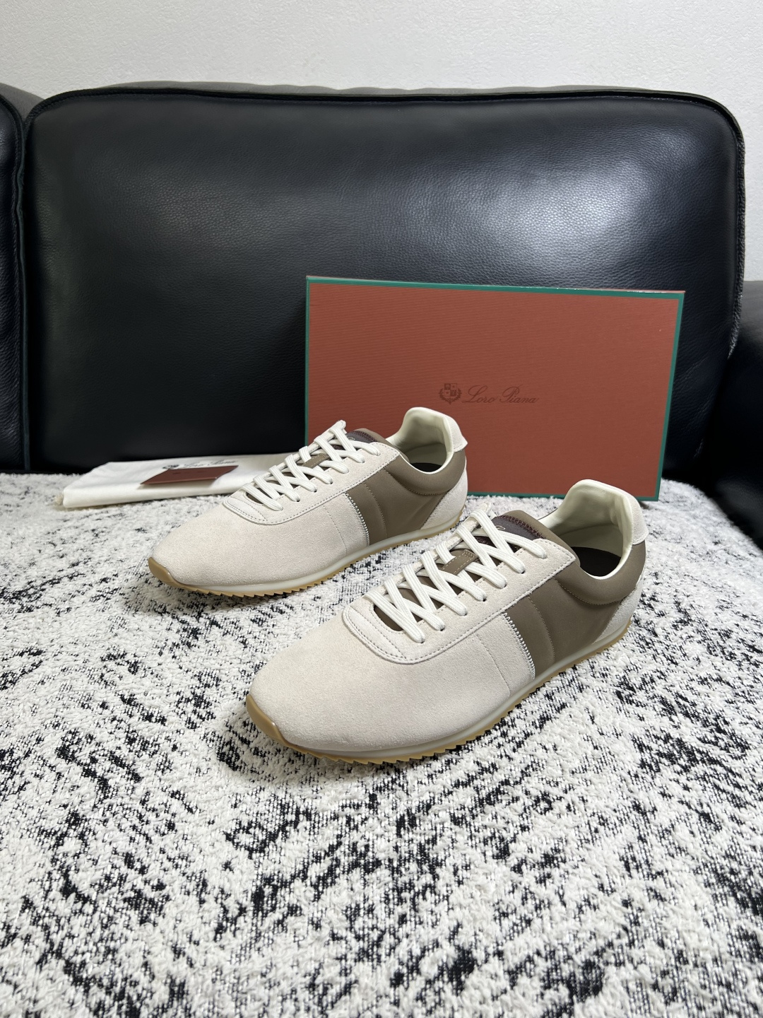 Loro piana  高品质  顶级工艺品  诺悠翩雅  新品专柜同步原厂配置，鞋面意大利进口牛皮面料，高品质拼接工艺