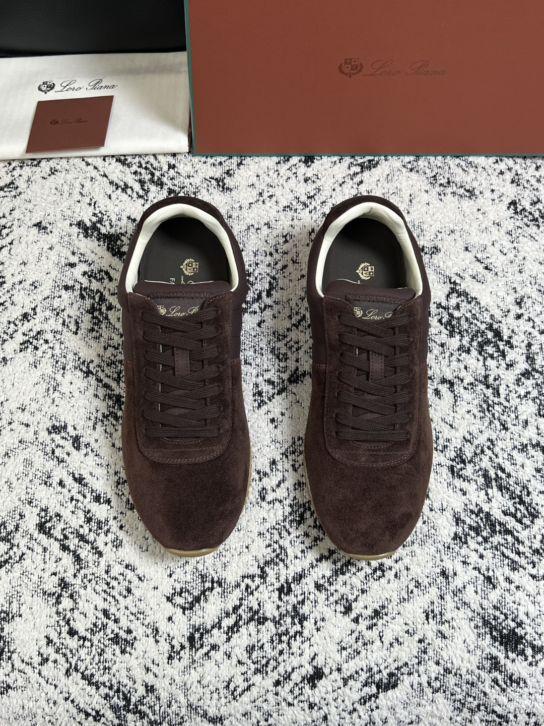 Loro piana  高品质  顶级工艺品  诺悠翩雅  新品专柜同步原厂配置，鞋面意大利进口牛皮面料，高品质拼接工艺