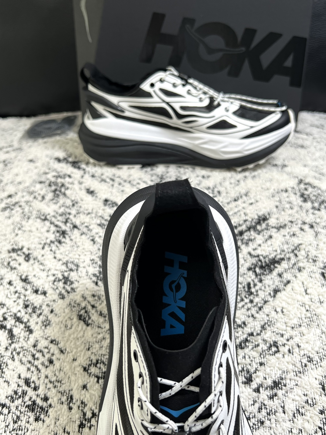 HOKA ONE ONE 高品质 顶级工艺品 新品专柜同步原厂配置,鞋面意大利进口牛皮面料,高品质拼接工艺,鞋底 HOKA ONE ONE 高品质 顶级工艺品 新品专柜同步原厂配置,鞋面意大利进口牛皮面料,高品质拼接工艺,鞋底
