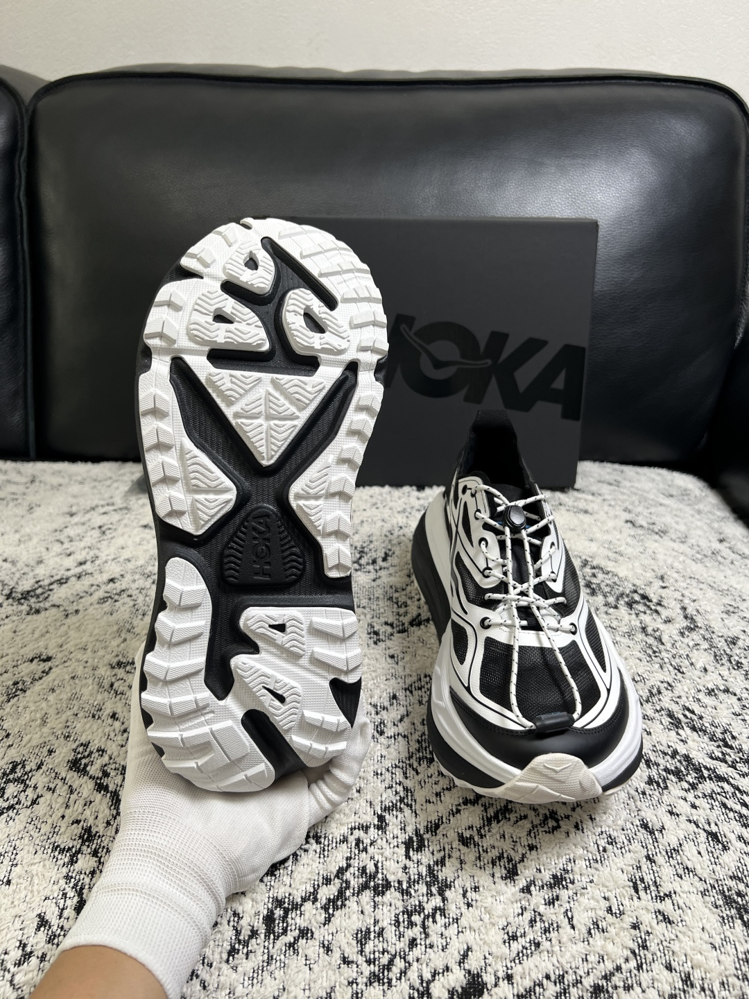 HOKA ONE ONE 高品质 顶级工艺品 新品专柜同步原厂配置,鞋面意大利进口牛皮面料,高品质拼接工艺,鞋底 HOKA ONE ONE 高品质 顶级工艺品 新品专柜同步原厂配置,鞋面意大利进口牛皮面料,高品质拼接工艺,鞋底