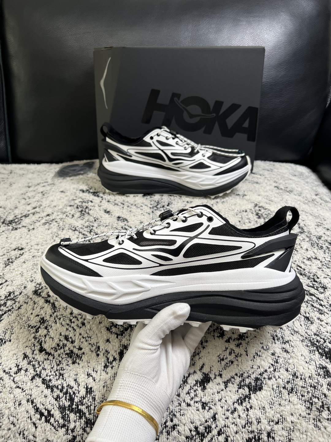 HOKA ONE ONE 高品质 顶级工艺品 新品专柜同步原厂配置,鞋面意大利进口牛皮面料,高品质拼接工艺,鞋底 HOKA ONE ONE 高品质 顶级工艺品 新品专柜同步原厂配置,鞋面意大利进口牛皮面料,高品质拼接工艺,鞋底