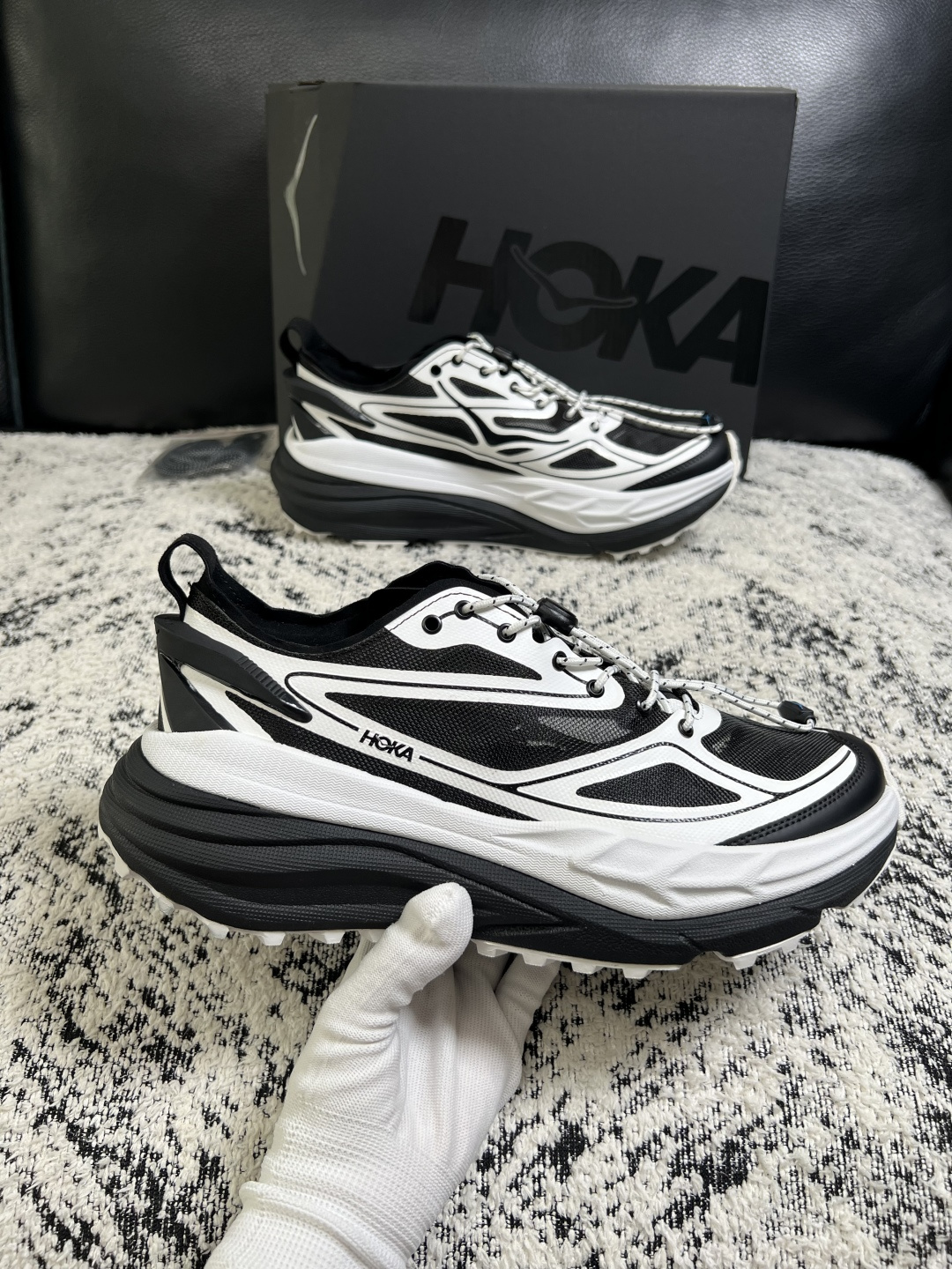HOKA ONE ONE 高品质 顶级工艺品 新品专柜同步原厂配置,鞋面意大利进口牛皮面料,高品质拼接工艺,鞋底 HOKA ONE ONE 高品质 顶级工艺品 新品专柜同步原厂配置,鞋面意大利进口牛皮面料,高品质拼接工艺,鞋底