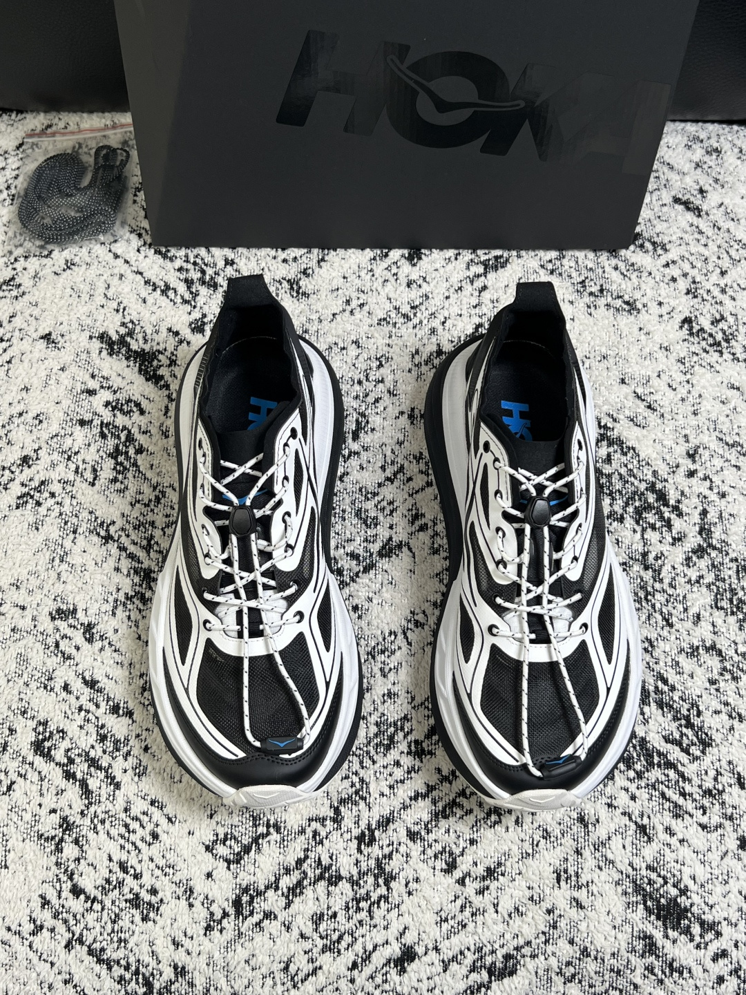 HOKA ONE ONE 高品质 顶级工艺品 新品专柜同步原厂配置,鞋面意大利进口牛皮面料,高品质拼接工艺,鞋底 HOKA ONE ONE 高品质 顶级工艺品 新品专柜同步原厂配置,鞋面意大利进口牛皮面料,高品质拼接工艺,鞋底