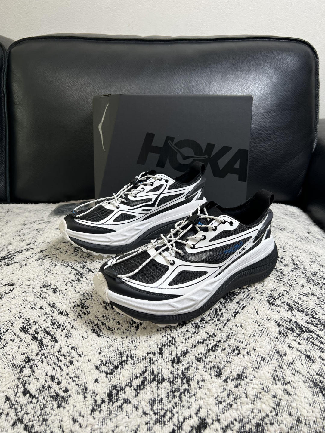 HOKA ONE ONE 高品质 顶级工艺品 新品专柜同步原厂配置,鞋面意大利进口牛皮面料,高品质拼接工艺,鞋底 HOKA ONE ONE 高品质 顶级工艺品 新品专柜同步原厂配置,鞋面意大利进口牛皮面料,高品质拼接工艺,鞋底