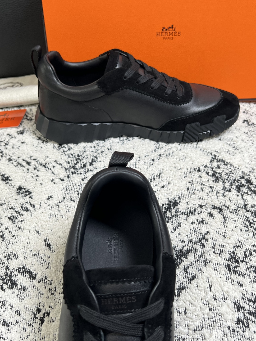 Hermes  高品质  顶级工艺品  爱马仕 专柜同步发售原厂配置，意大利进口原版牛皮面料，高品质拼接工艺，全进口水染