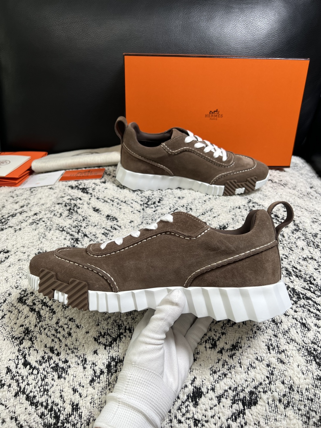 Hermes  高品质  顶级工艺品  爱马仕 专柜同步发售原厂配置，意大利进口原版牛皮面料，高品质拼接工艺，全进口水染
