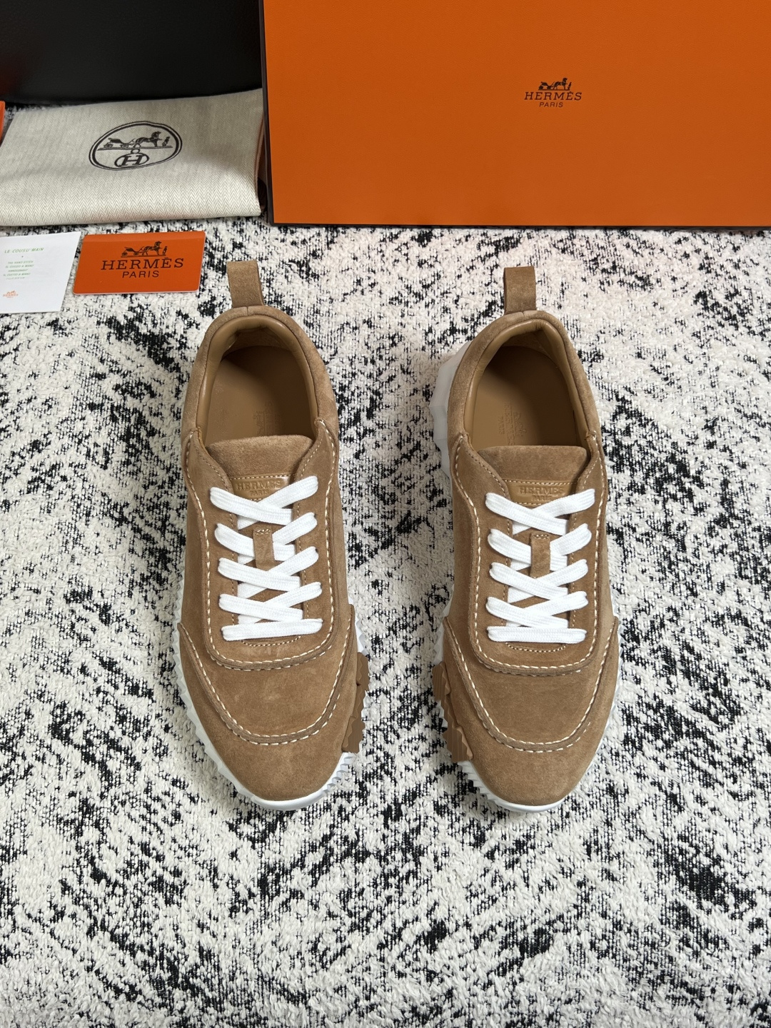 Hermes  高品质  顶级工艺品  爱马仕 专柜同步发售原厂配置，意大利进口原版牛皮面料，高品质拼接工艺，全进口水染