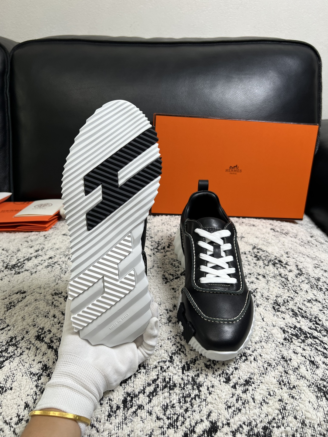 Hermes  高品质  顶级工艺品  爱马仕 专柜同步发售原厂配置，意大利进口原版牛皮面料，高品质拼接工艺，全进口水染
