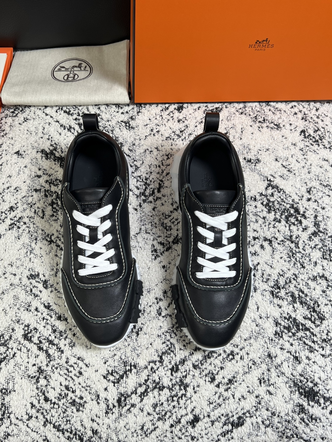 Hermes  高品质  顶级工艺品  爱马仕 专柜同步发售原厂配置，意大利进口原版牛皮面料，高品质拼接工艺，全进口水染