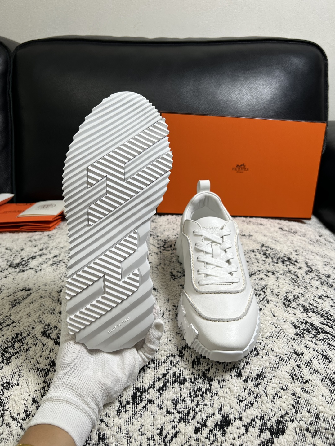 Hermes  高品质  顶级工艺品  爱马仕 专柜同步发售原厂配置，意大利进口原版牛皮面料，高品质拼接工艺，全进口水染