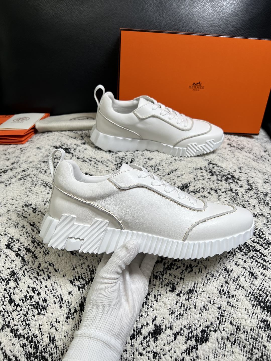 Hermes  高品质  顶级工艺品  爱马仕 专柜同步发售原厂配置，意大利进口原版牛皮面料，高品质拼接工艺，全进口水染