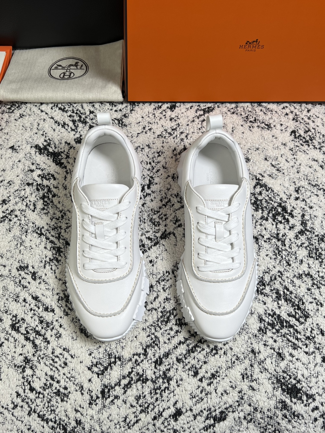 Hermes  高品质  顶级工艺品  爱马仕 专柜同步发售原厂配置，意大利进口原版牛皮面料，高品质拼接工艺，全进口水染