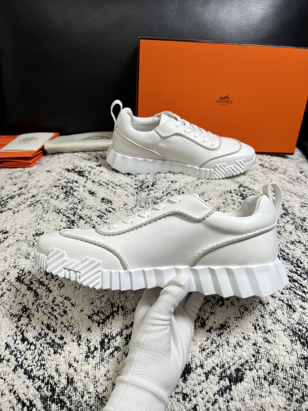 Hermes  高品质  顶级工艺品  爱马仕 专柜同步发售原厂配置，意大利进口原版牛皮面料，高品质拼接工艺，全进口水染