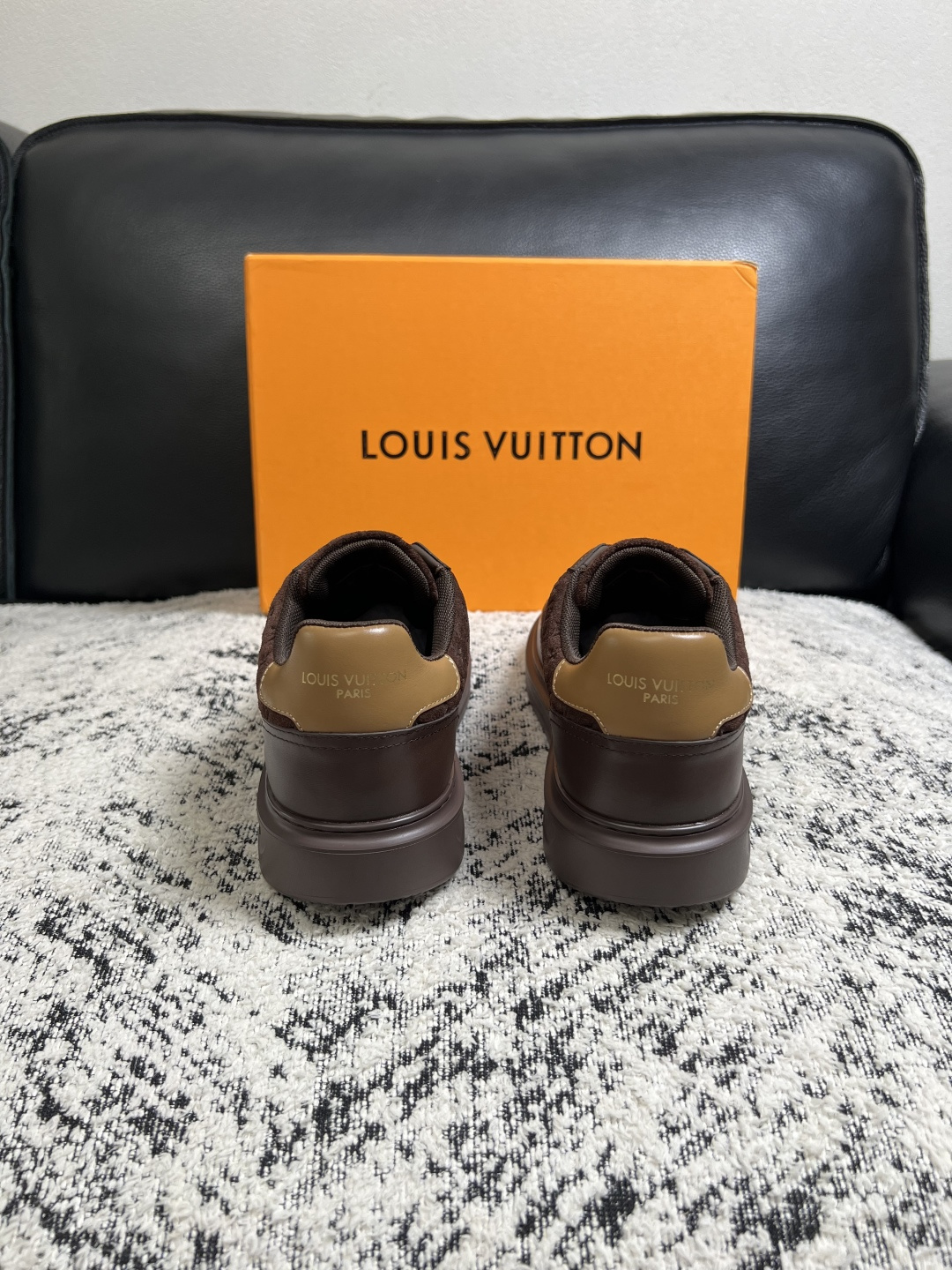 Lv  高品质  顶级工艺品  路易威登，运动板鞋专柜同步，鞋面意大利进口，高品质拼接缤纷色彩复杂工艺品，进口牛皮里垫柔