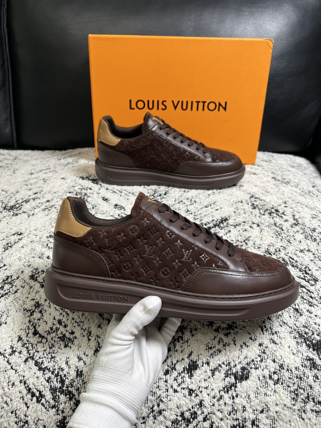 Lv  高品质  顶级工艺品  路易威登，运动板鞋专柜同步，鞋面意大利进口，高品质拼接缤纷色彩复杂工艺品，进口牛皮里垫柔