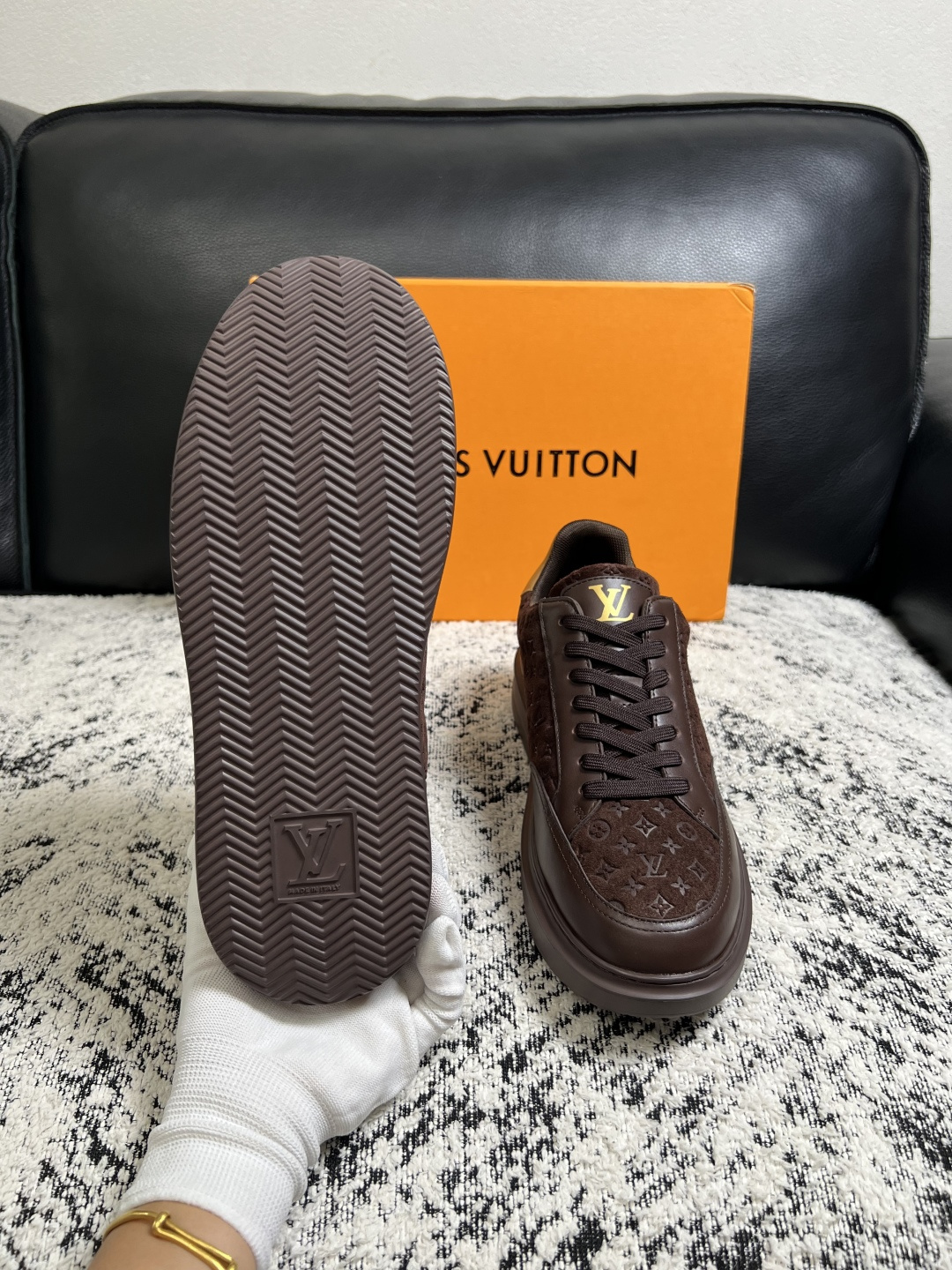 Lv  高品质  顶级工艺品  路易威登，运动板鞋专柜同步，鞋面意大利进口，高品质拼接缤纷色彩复杂工艺品，进口牛皮里垫柔