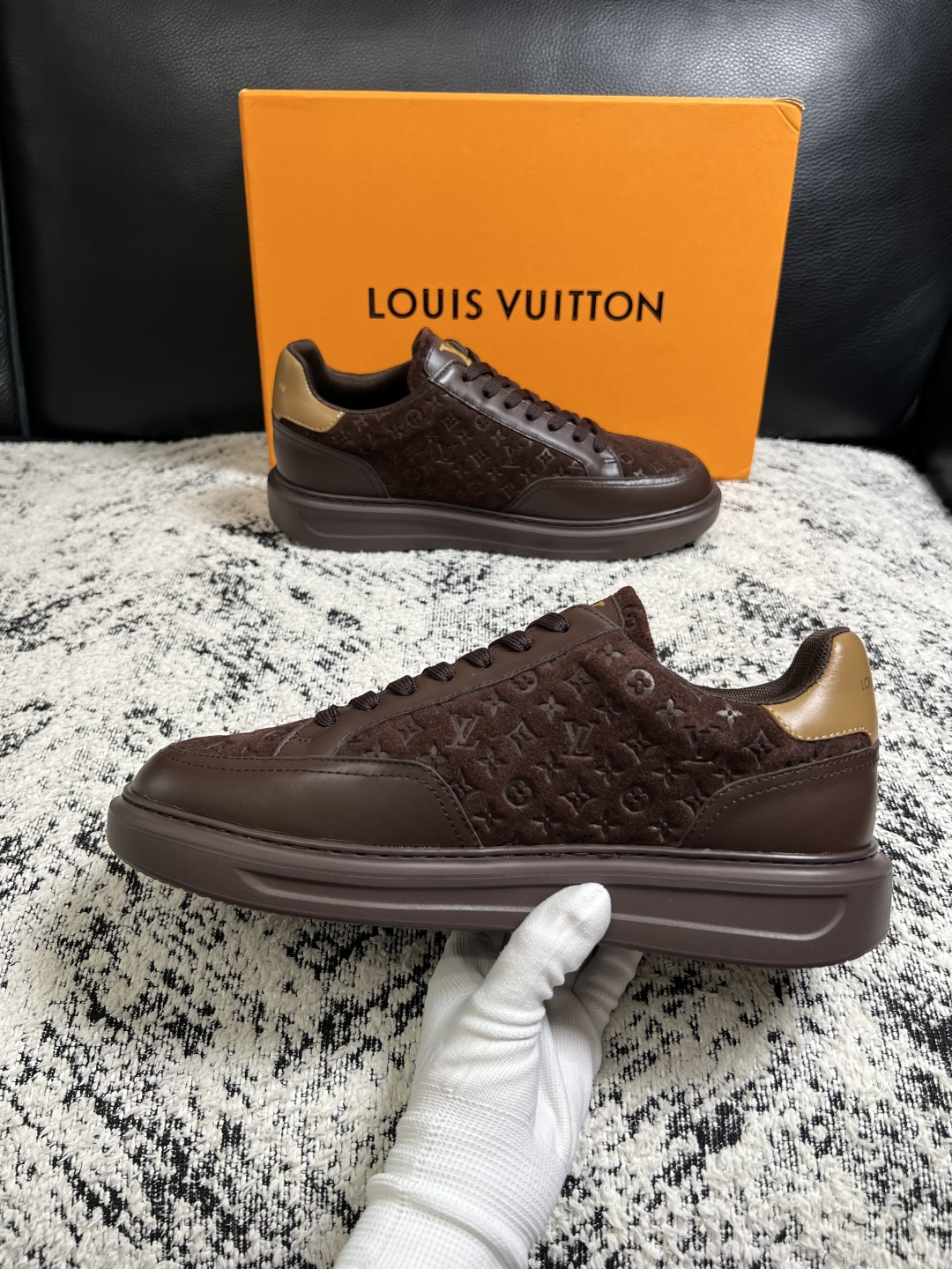 Lv  高品质  顶级工艺品  路易威登，运动板鞋专柜同步，鞋面意大利进口，高品质拼接缤纷色彩复杂工艺品，进口牛皮里垫柔