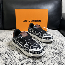 Lv 高品质 顶级工艺品 路易威登,专柜同步原厂配置,鞋面意大利进口,高品质拼接缤纷色彩复杂工艺品,进口牛皮里垫柔 Lv 高品质 顶级工艺品 路易威登,专柜同步原厂配置,鞋面意大利进口,高品质拼接缤纷色彩复杂工艺品,进口牛皮里垫柔