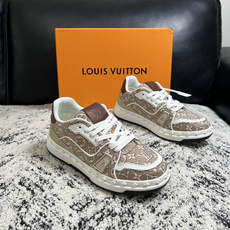 Lv 高品质 顶级工艺品 路易威登,专柜同步原厂配置,鞋面意大利进口,高品质拼接缤纷色彩复杂工艺品,进口牛皮里垫柔 Lv 高品质 顶级工艺品 路易威登,专柜同步原厂配置,鞋面意大利进口,高品质拼接缤纷色彩复杂工艺品,进口牛皮里垫柔