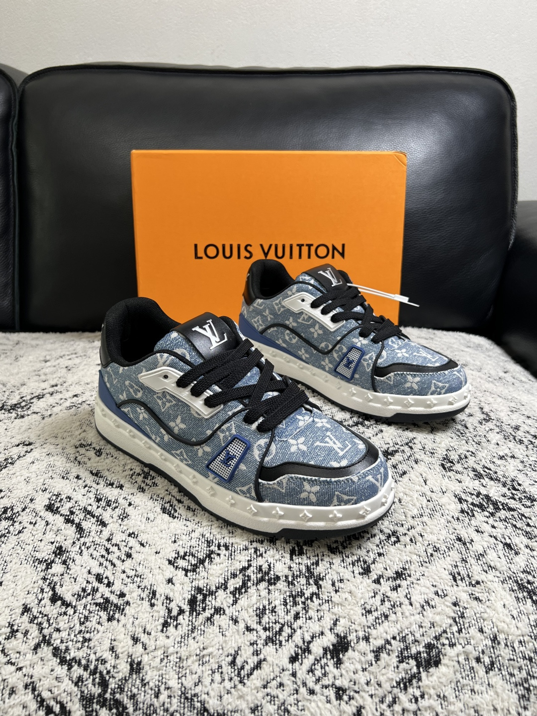 NO:953989,Lv high-quality top crafts Louis Vuitton, counters are equipped with original factory configurations, uppers are imported from Italy, high-quality stitching colorful and complex crafts, imported cowhide lining is soft and comfortable, soles are specially provided by the original factory, TPU exclusive movable molded soles are super comfortable, original factory follow-up goods, code number 39-44 (customized 38 45 46),, louis vuitton, louis vuitton, cowhide19860909Lv 高品质 顶级工艺品 路易威登,专柜同步原厂配置,鞋面意大利进口,高品质拼接缤纷色彩复杂工艺品,进口牛皮里垫柔软舒适,鞋底原厂特供原版底,TPU独家活动成型底超级舒适,原厂跟单货,码数 39-44（订做 38 45 46）,,louis vuitton,louis vuitton,cowhide,Men's shoes