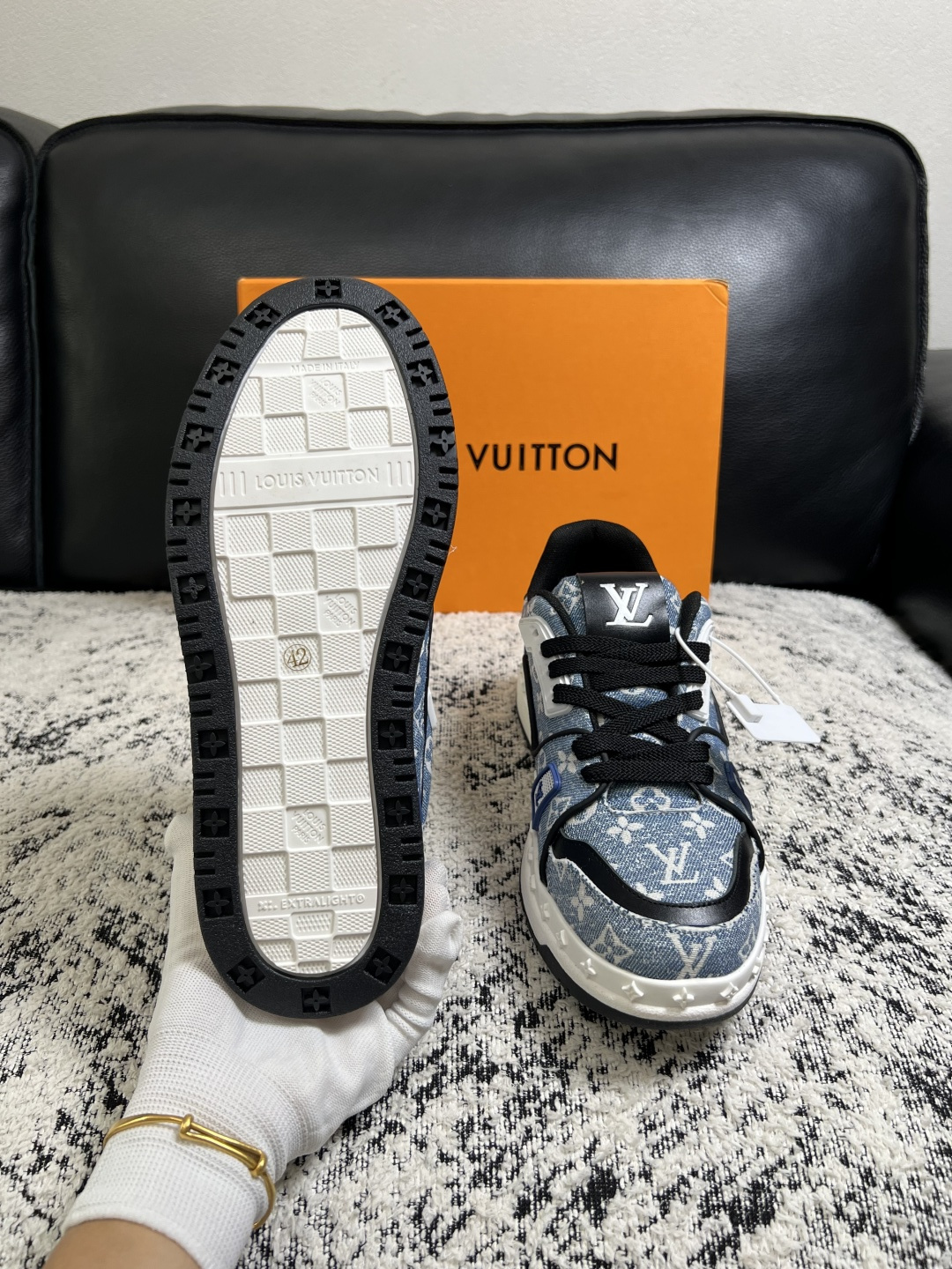 Lv  高品质  顶级工艺品  路易威登，专柜同步原厂配置，鞋面意大利进口，高品质拼接缤纷色彩复杂工艺品，进口牛皮里垫柔