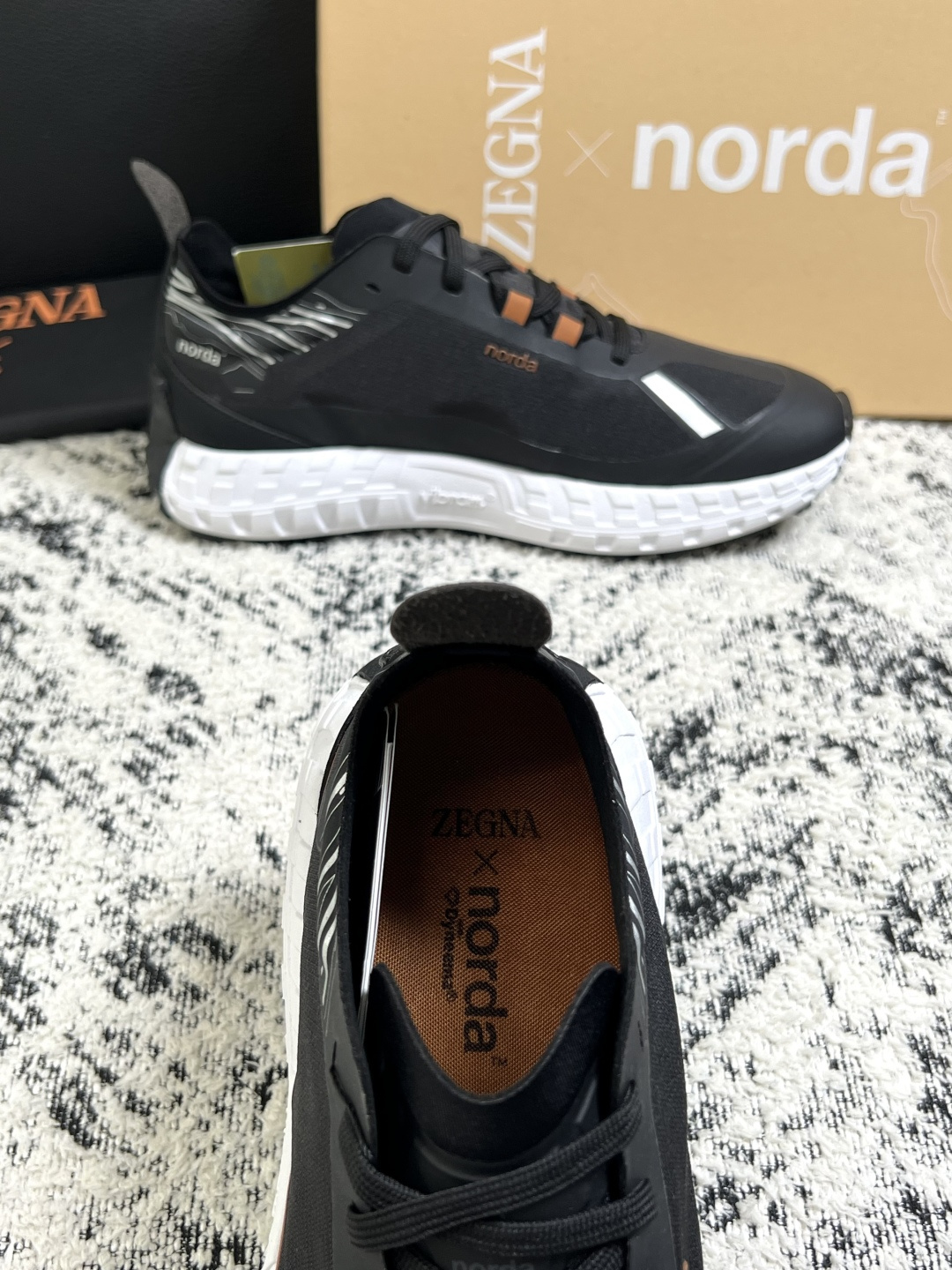 Zegna  高品质  顶级工艺品  杰尼亚  专柜新款原厂配置，意大利进口牛皮面料，进口牛里垫，透气舒适，鞋底：原厂特