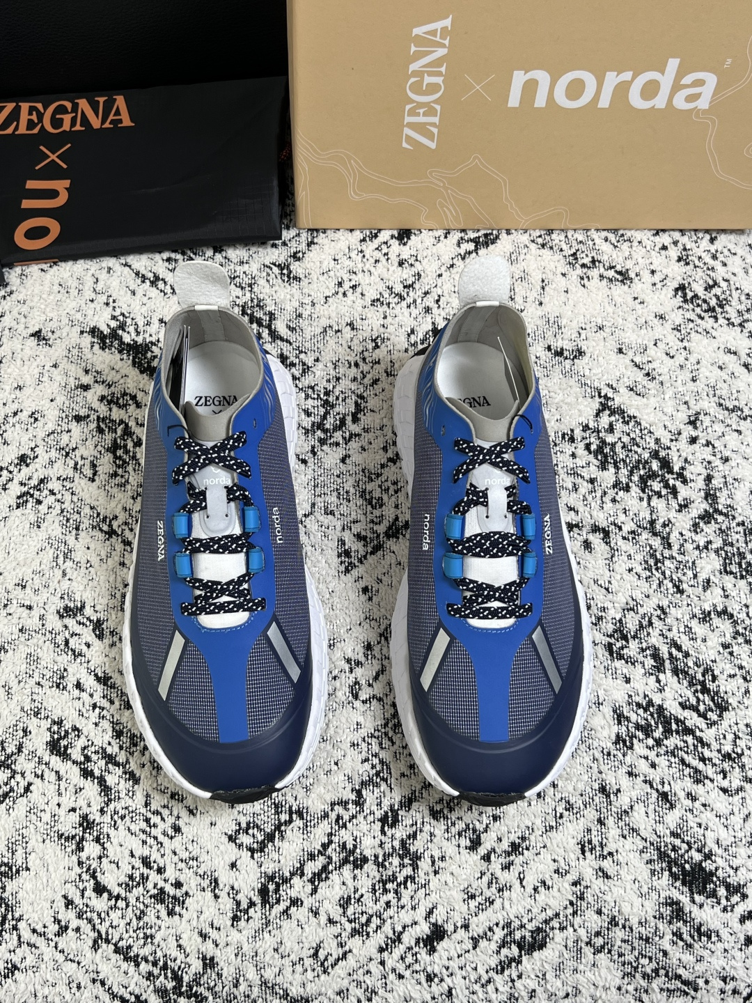 Zegna  高品质  顶级工艺品  杰尼亚  专柜新款原厂配置，意大利进口牛皮面料，进口牛里垫，透气舒适，鞋底：原厂特