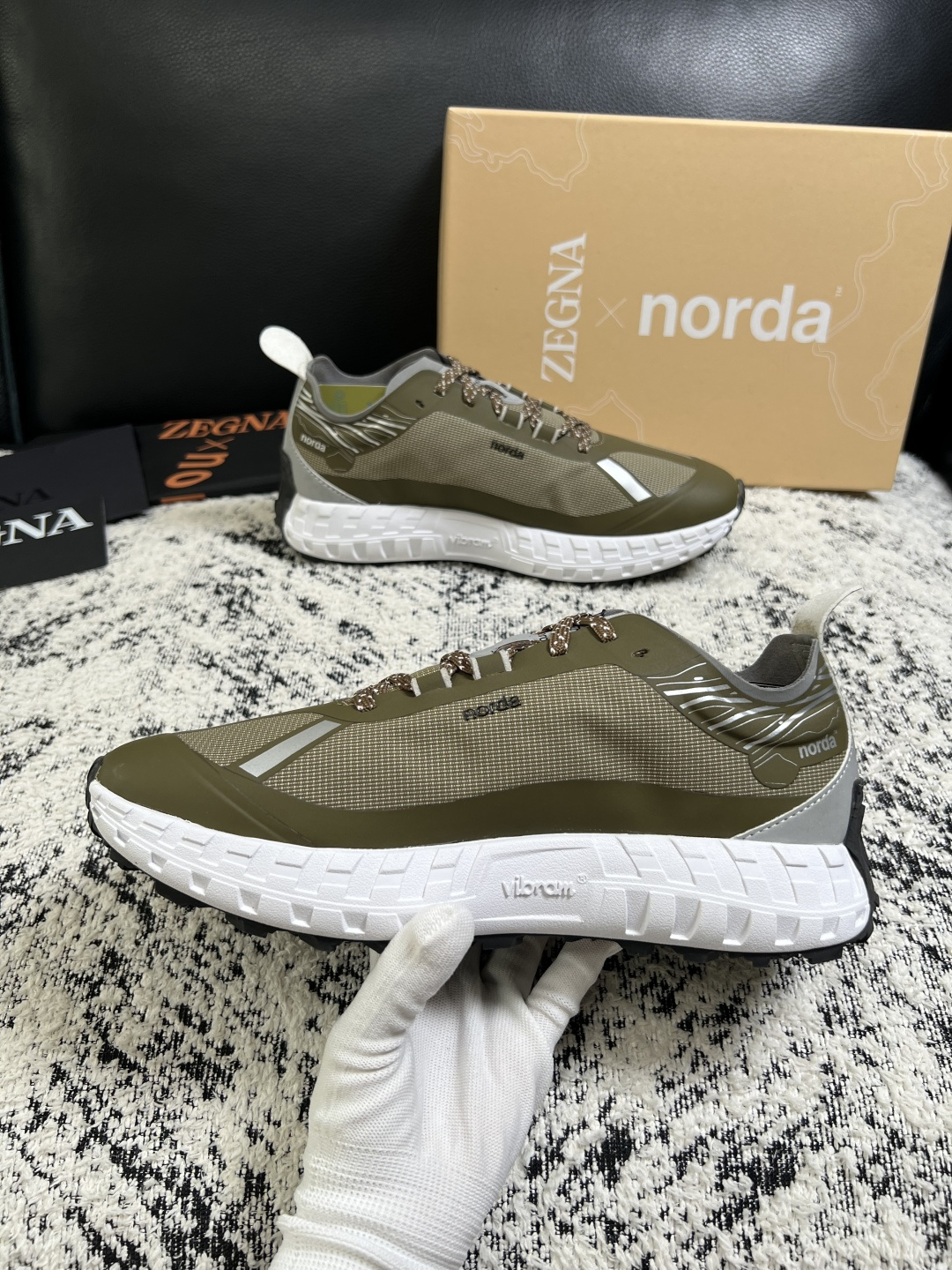 Zegna  高品质  顶级工艺品  杰尼亚  专柜新款原厂配置，意大利进口牛皮面料，进口牛里垫，透气舒适，鞋底：原厂特