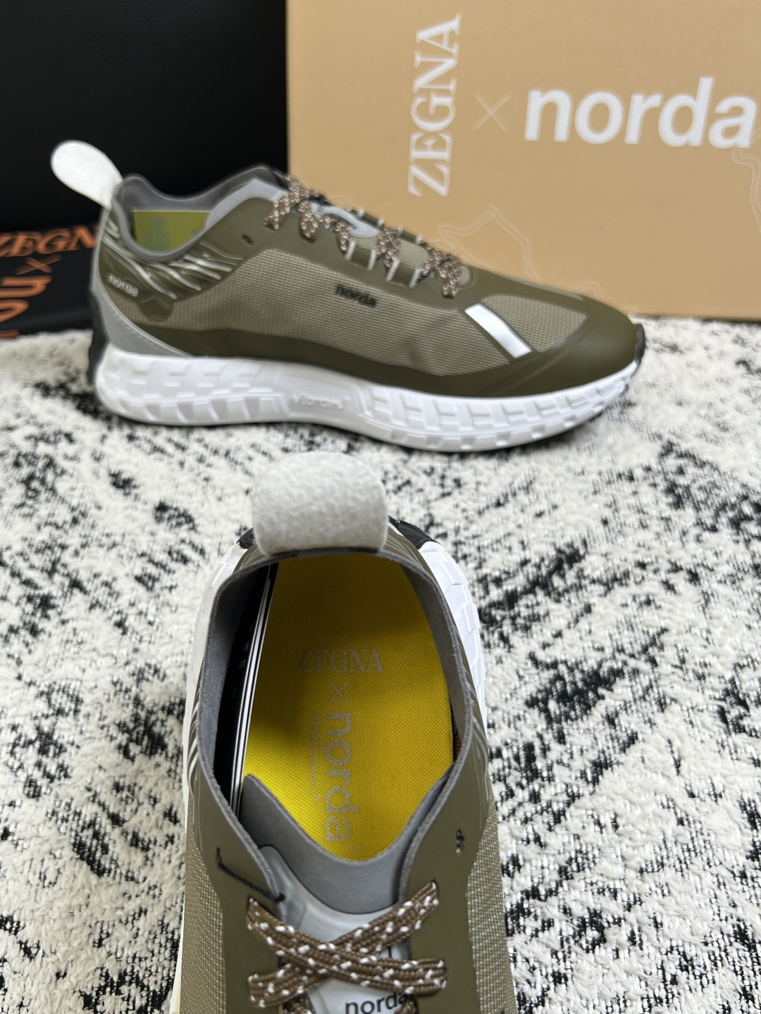 Zegna  高品质  顶级工艺品  杰尼亚  专柜新款原厂配置，意大利进口牛皮面料，进口牛里垫，透气舒适，鞋底：原厂特