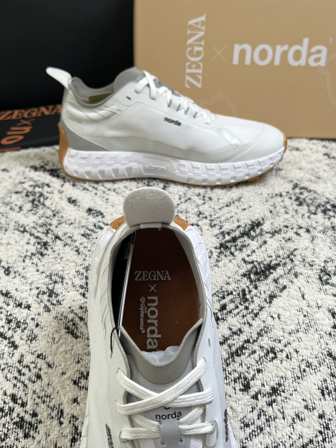 Zegna  高品质  顶级工艺品  杰尼亚  专柜新款原厂配置，意大利进口牛皮面料，进口牛里垫，透气舒适，鞋底：原厂特
