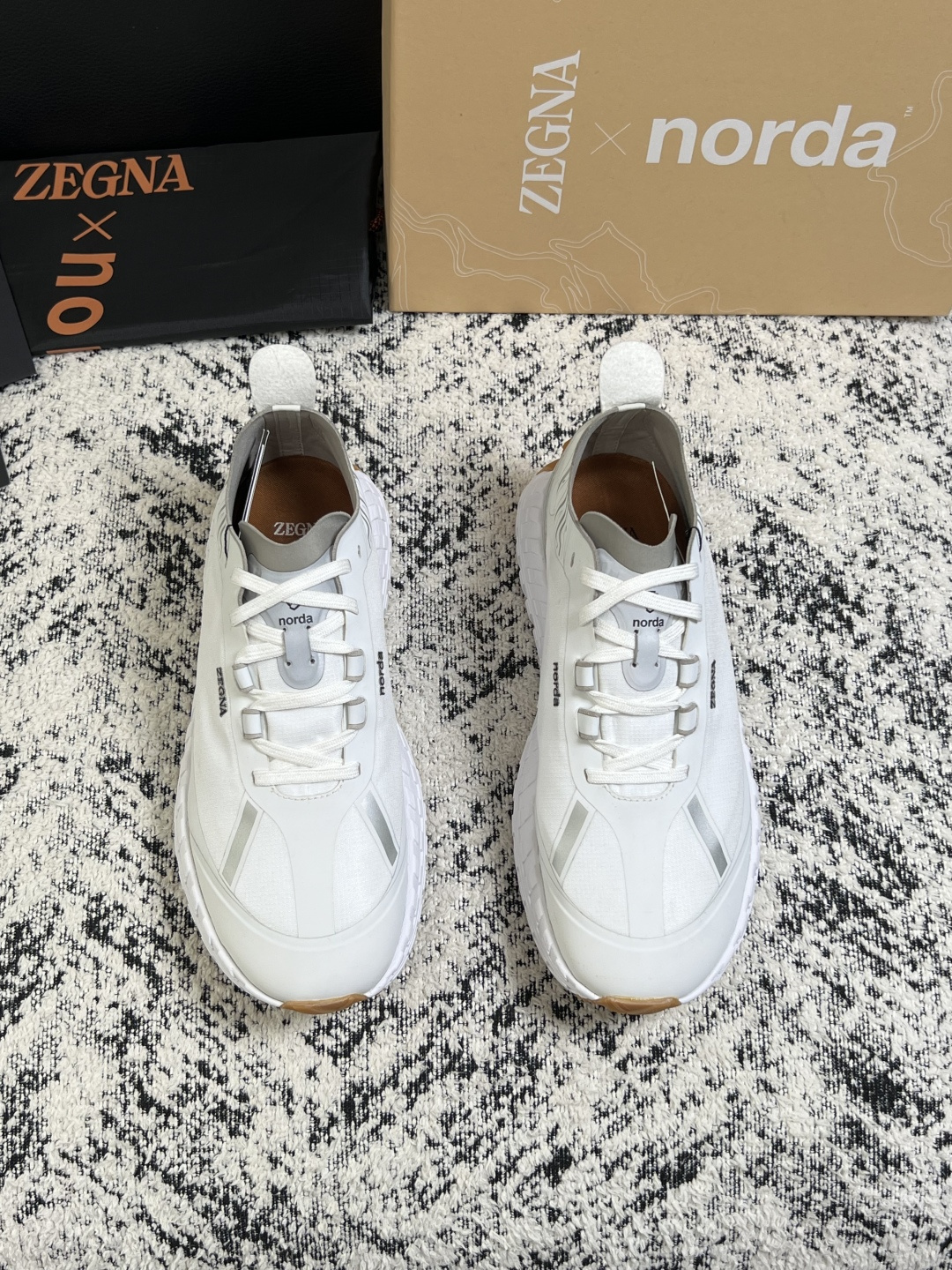 Zegna  高品质  顶级工艺品  杰尼亚  专柜新款原厂配置，意大利进口牛皮面料，进口牛里垫，透气舒适，鞋底：原厂特