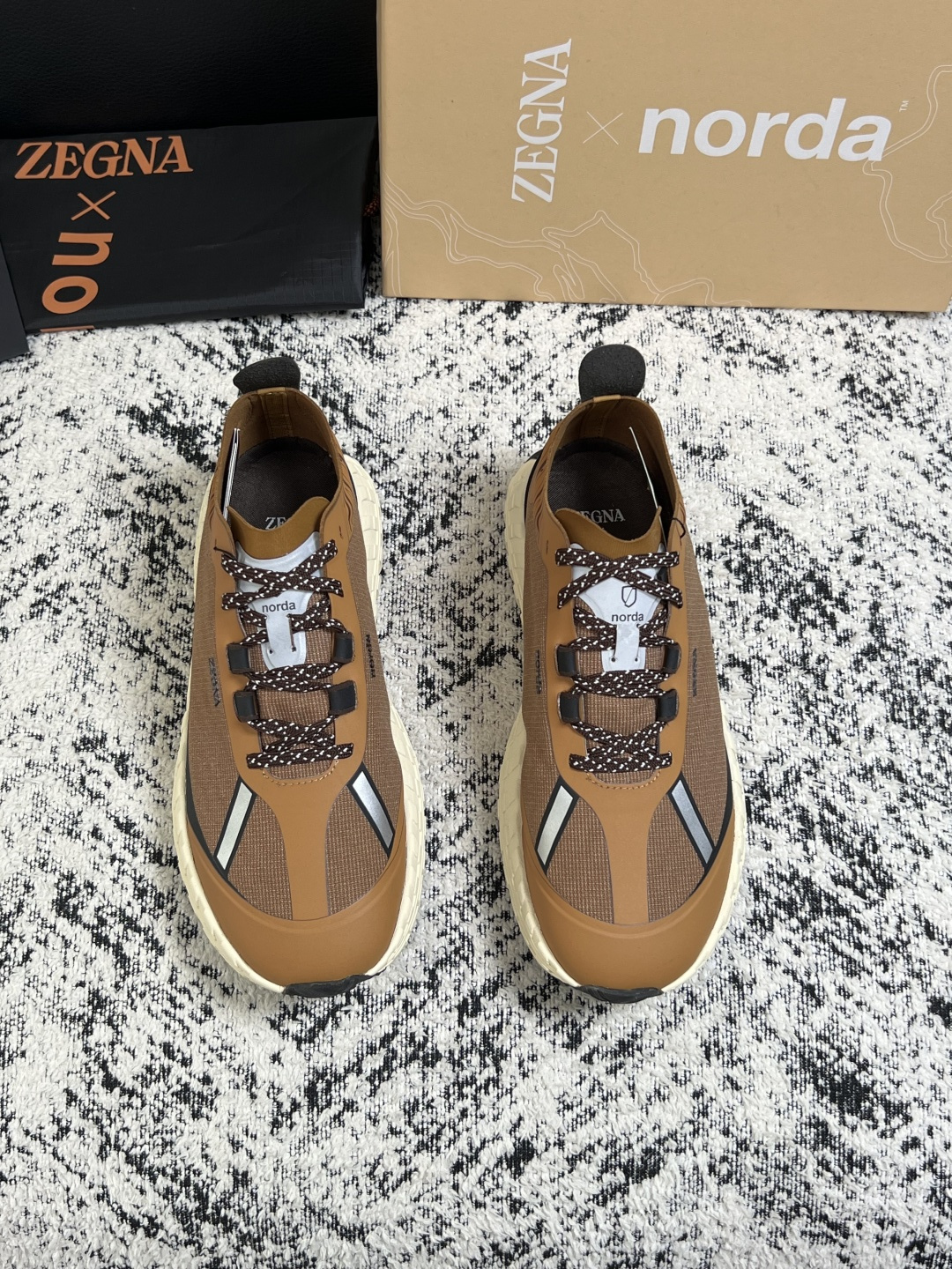 Zegna  高品质  顶级工艺品  杰尼亚  专柜新款原厂配置，意大利进口牛皮面料，进口牛里垫，透气舒适，鞋底：原厂特