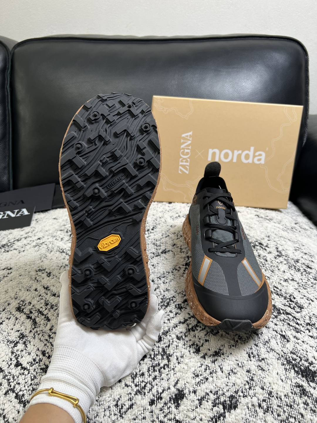 Zegna  高品质  顶级工艺品  杰尼亚  专柜新款原厂配置，意大利进口牛皮面料，进口牛里垫，透气舒适，鞋底：原厂特