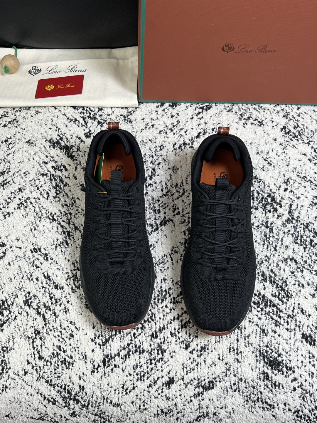 Loro piana  高品质  顶级工艺品  诺悠翩雅  新品专柜同步原厂配置，鞋面意大利进口飞织牛皮面料，高品质拼接