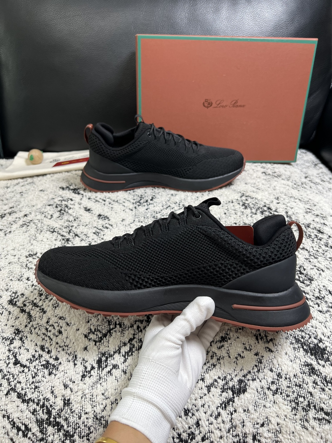 Loro piana  高品质  顶级工艺品  诺悠翩雅  新品专柜同步原厂配置，鞋面意大利进口飞织牛皮面料，高品质拼接