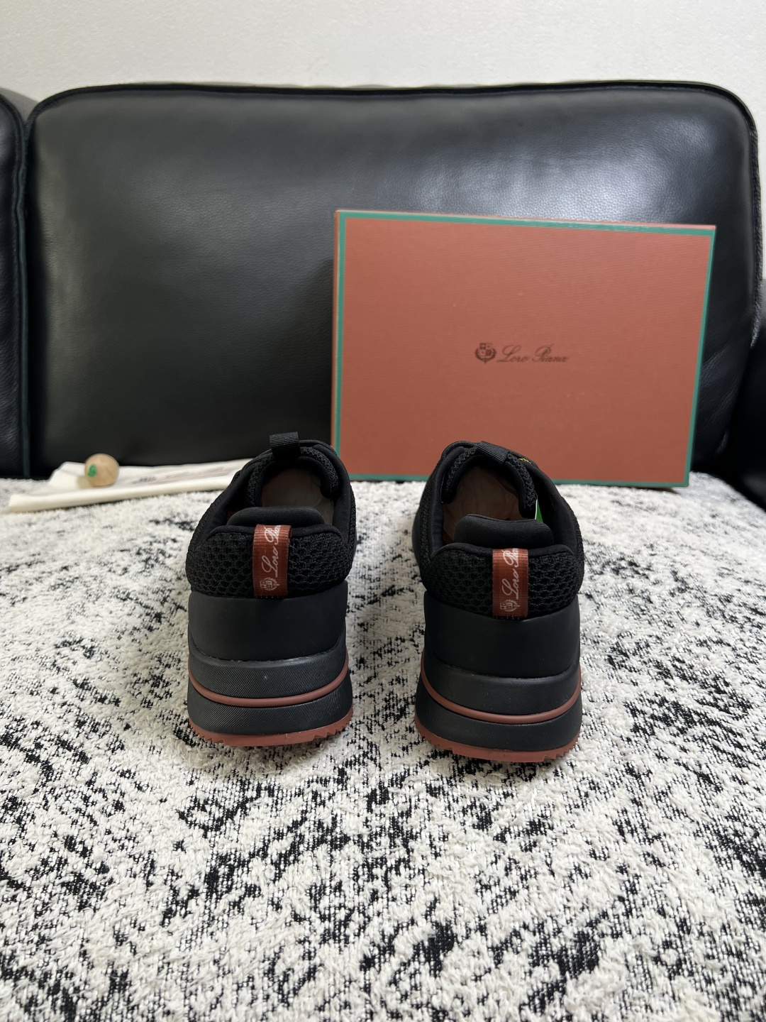 Loro piana  高品质  顶级工艺品  诺悠翩雅  新品专柜同步原厂配置，鞋面意大利进口飞织牛皮面料，高品质拼接