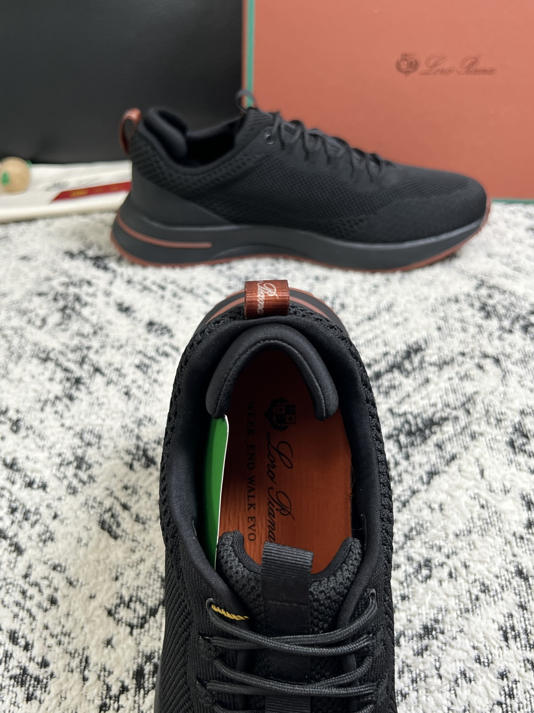 Loro piana  高品质  顶级工艺品  诺悠翩雅  新品专柜同步原厂配置，鞋面意大利进口飞织牛皮面料，高品质拼接