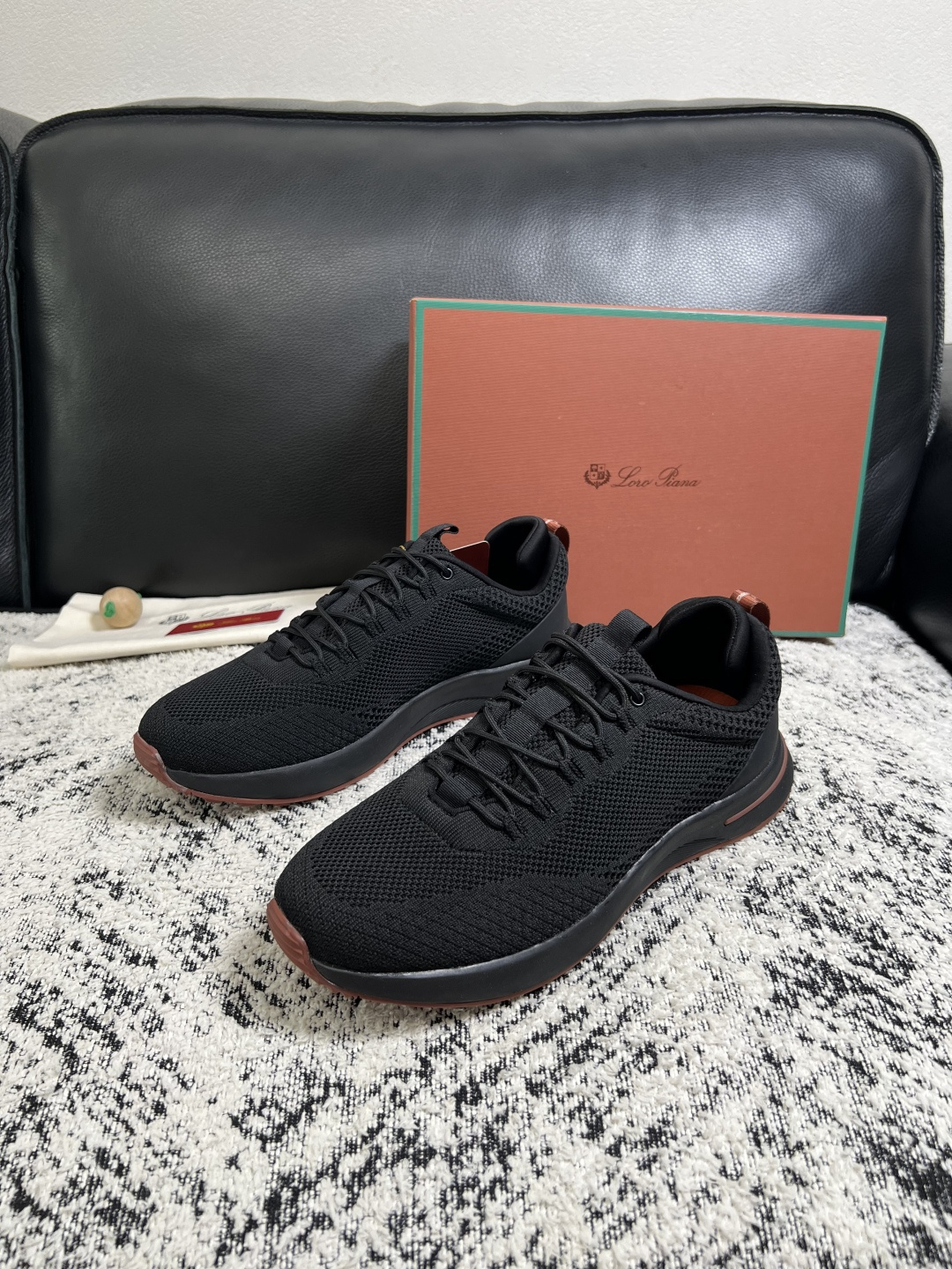 Loro piana  高品质  顶级工艺品  诺悠翩雅  新品专柜同步原厂配置，鞋面意大利进口飞织牛皮面料，高品质拼接