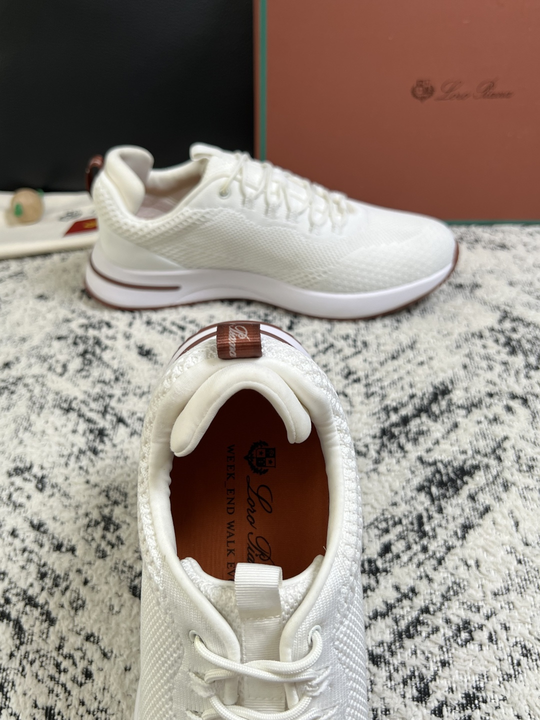 Loro piana  高品质  顶级工艺品  诺悠翩雅  新品专柜同步原厂配置，鞋面意大利进口飞织牛皮面料，高品质拼接