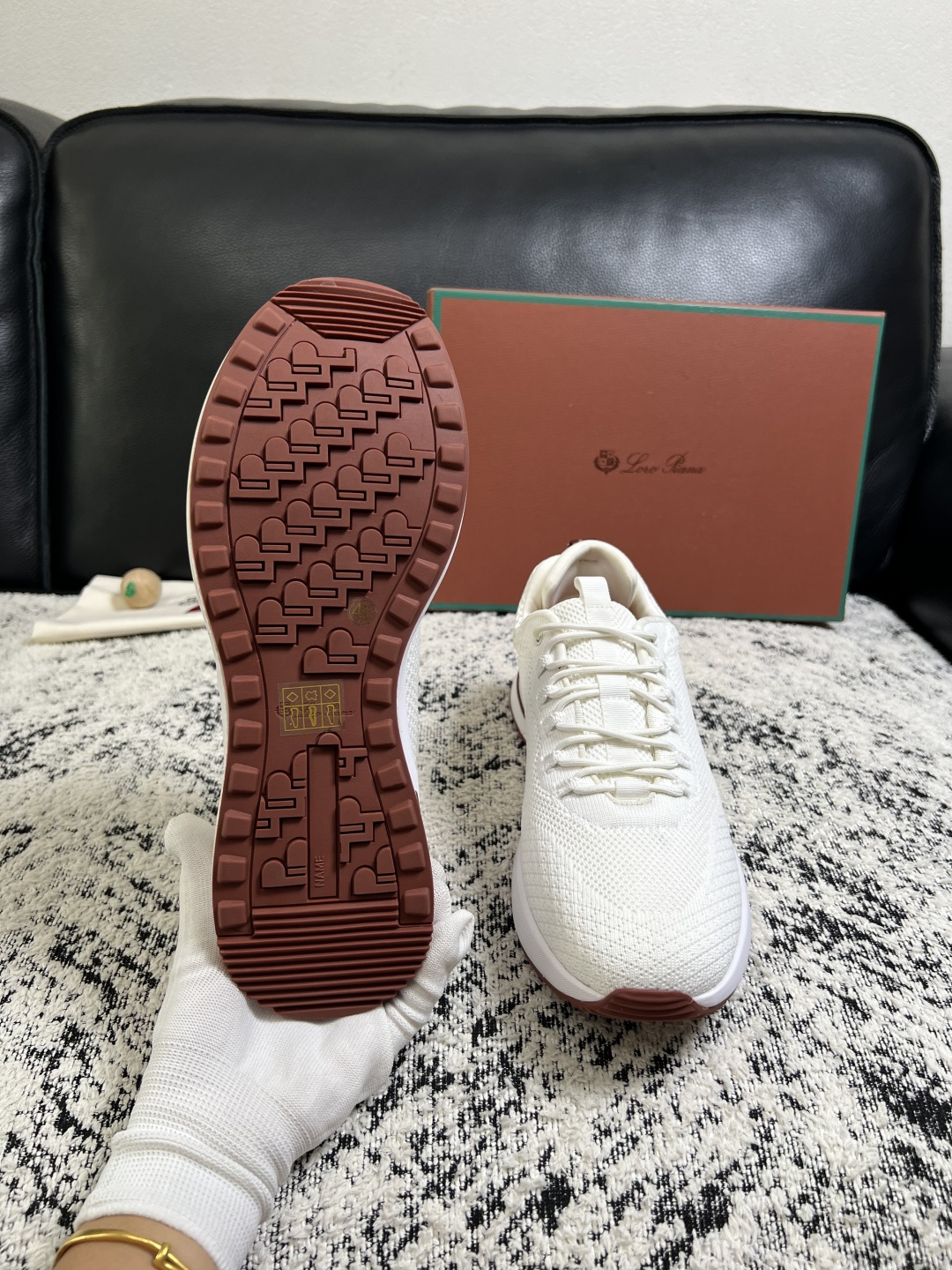 Loro piana  高品质  顶级工艺品  诺悠翩雅  新品专柜同步原厂配置，鞋面意大利进口飞织牛皮面料，高品质拼接