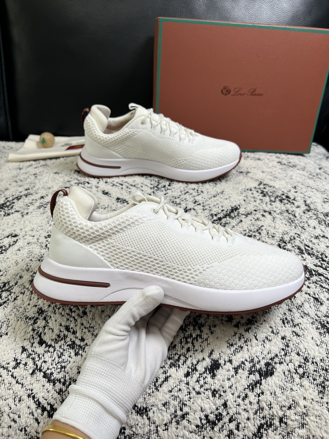 Loro piana  高品质  顶级工艺品  诺悠翩雅  新品专柜同步原厂配置，鞋面意大利进口飞织牛皮面料，高品质拼接