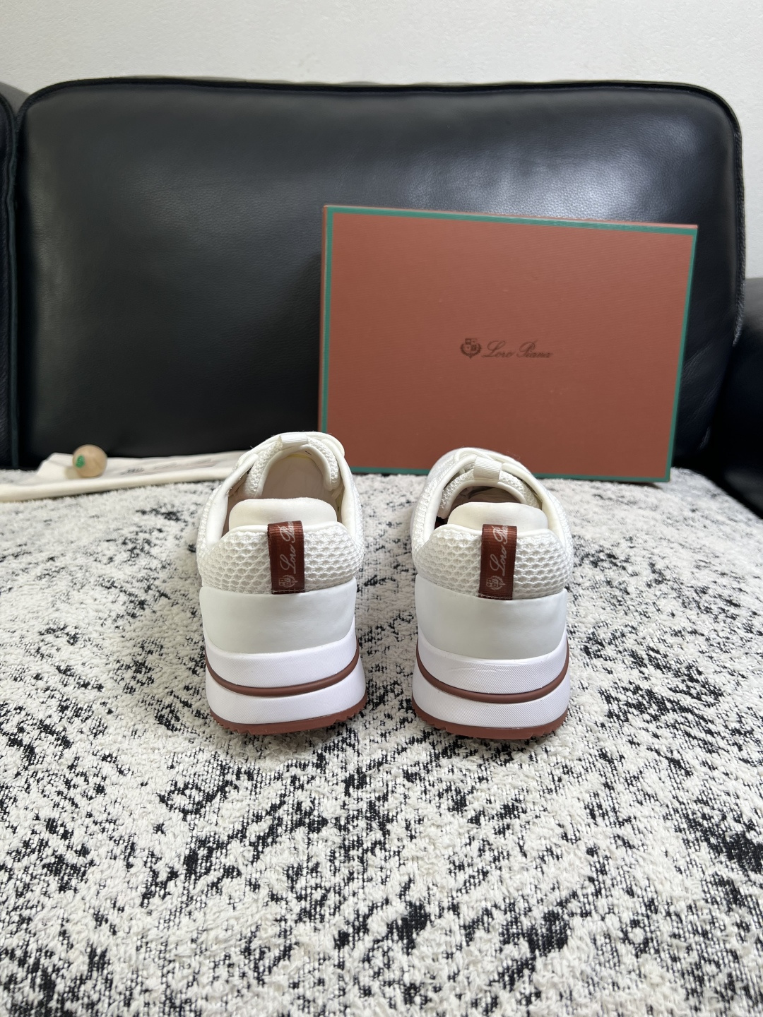 Loro piana  高品质  顶级工艺品  诺悠翩雅  新品专柜同步原厂配置，鞋面意大利进口飞织牛皮面料，高品质拼接