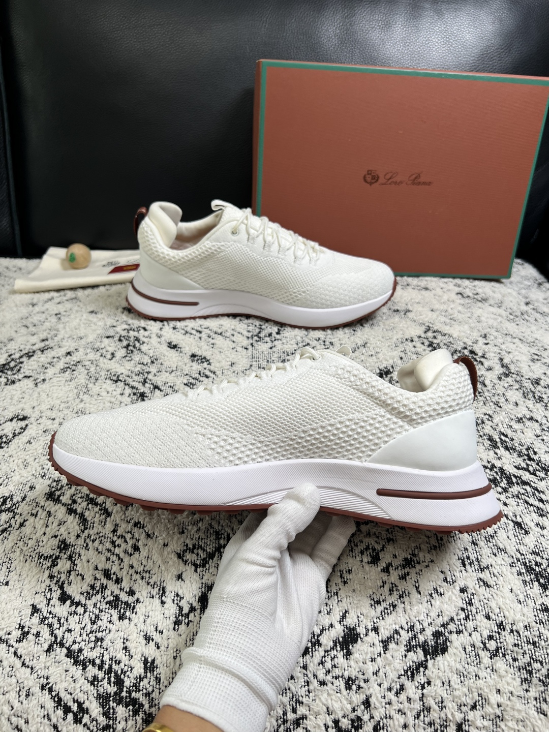 Loro piana  高品质  顶级工艺品  诺悠翩雅  新品专柜同步原厂配置，鞋面意大利进口飞织牛皮面料，高品质拼接
