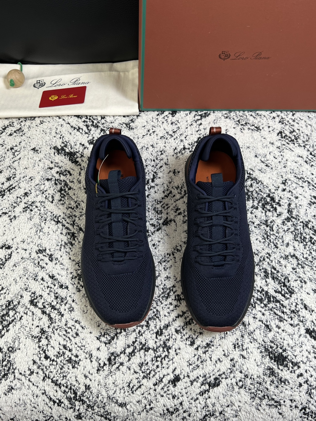 Loro piana  高品质  顶级工艺品  诺悠翩雅  新品专柜同步原厂配置，鞋面意大利进口飞织牛皮面料，高品质拼接
