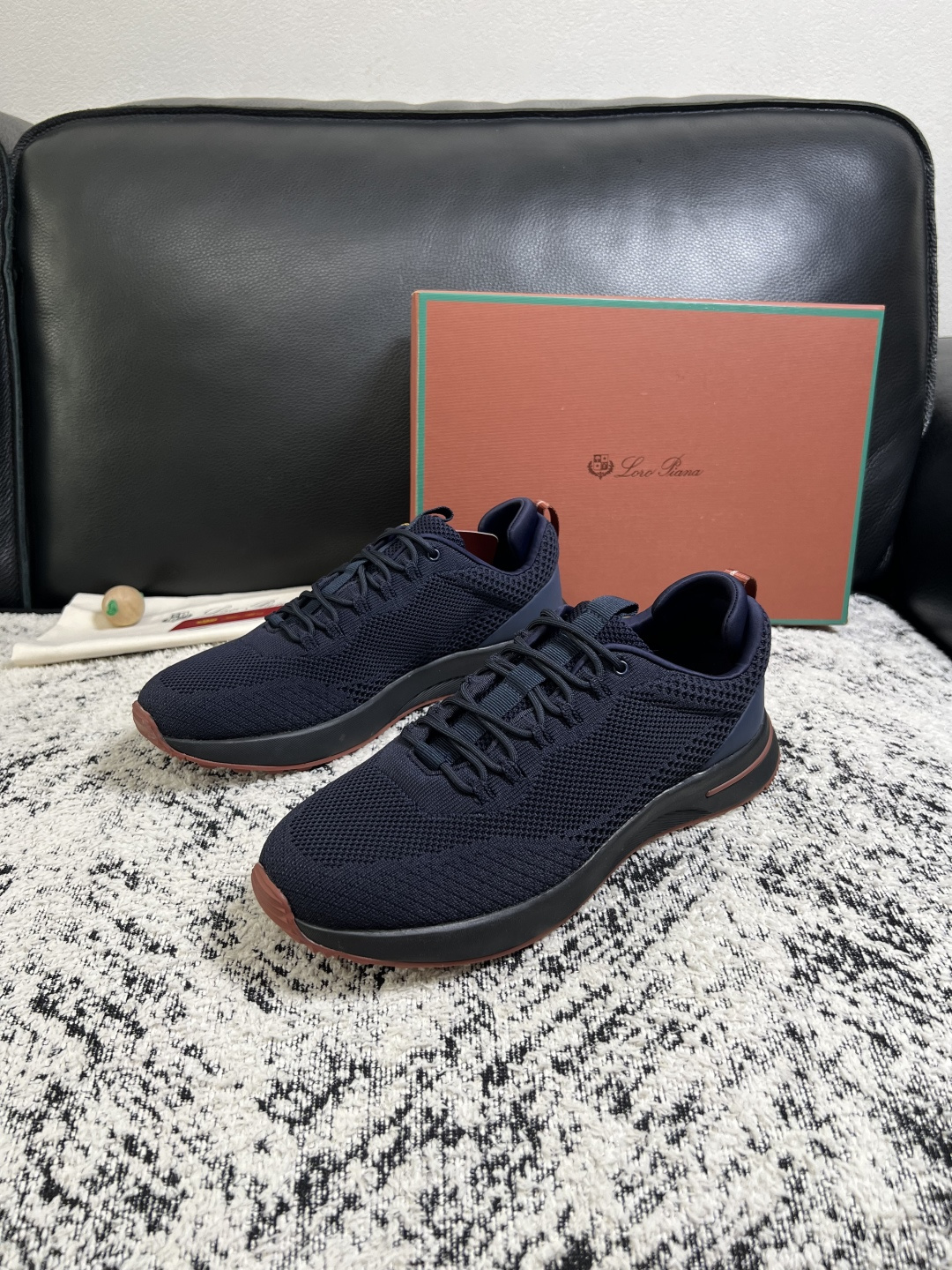 Loro piana  高品质  顶级工艺品  诺悠翩雅  新品专柜同步原厂配置，鞋面意大利进口飞织牛皮面料，高品质拼接