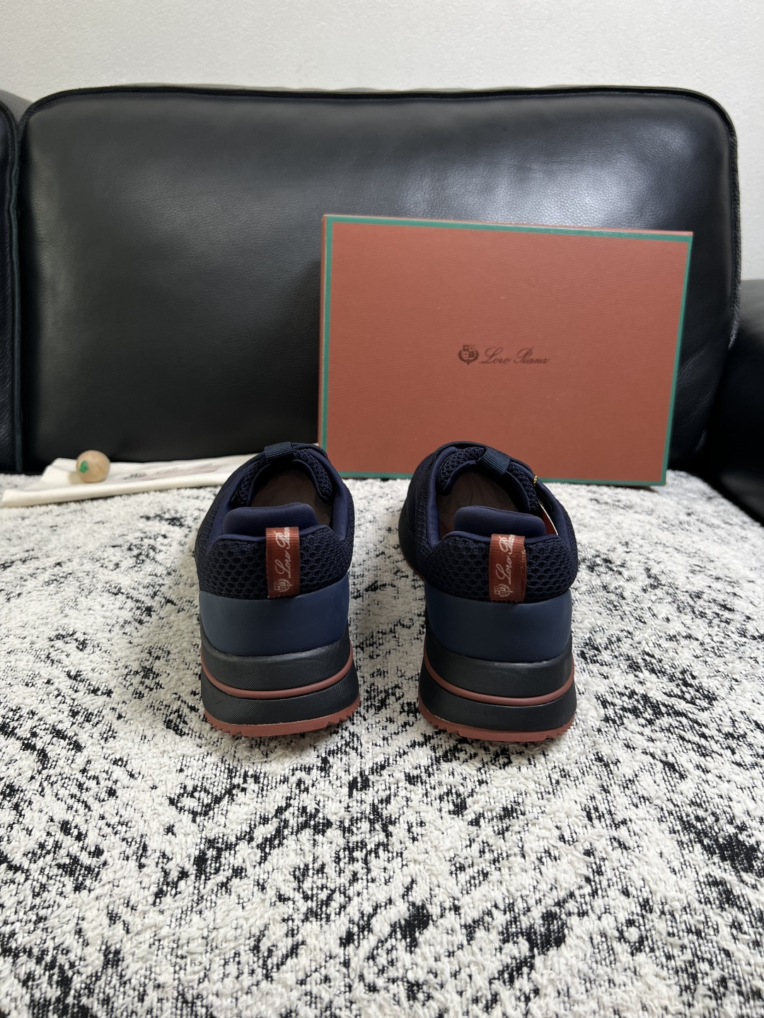 Loro piana  高品质  顶级工艺品  诺悠翩雅  新品专柜同步原厂配置，鞋面意大利进口飞织牛皮面料，高品质拼接