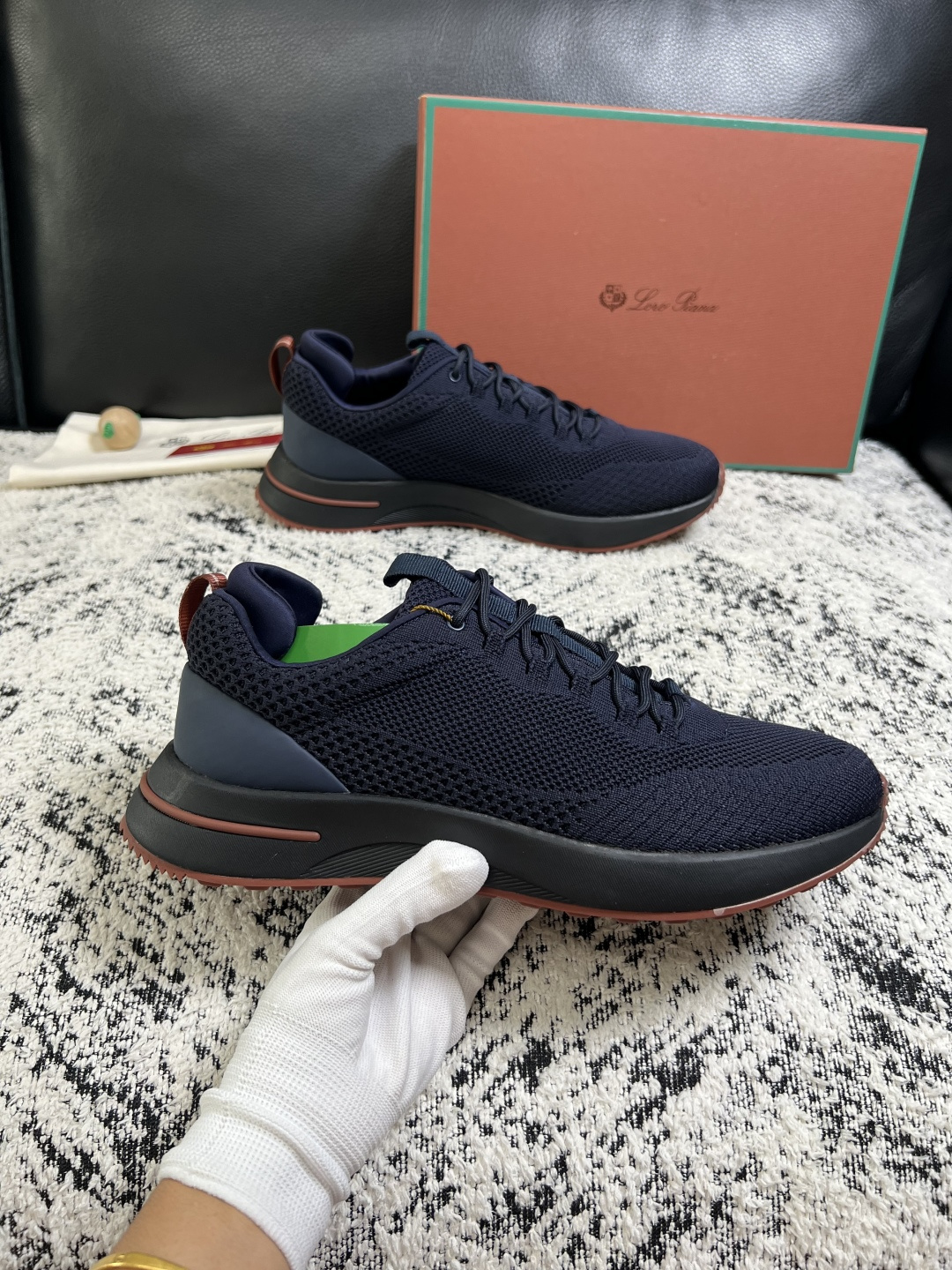 Loro piana  高品质  顶级工艺品  诺悠翩雅  新品专柜同步原厂配置，鞋面意大利进口飞织牛皮面料，高品质拼接